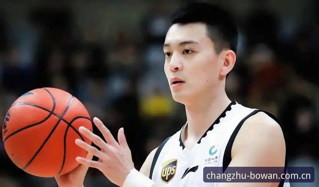 杨鸣谈C罗压力：世界杯前锋集体开火，球星的孤岛时刻